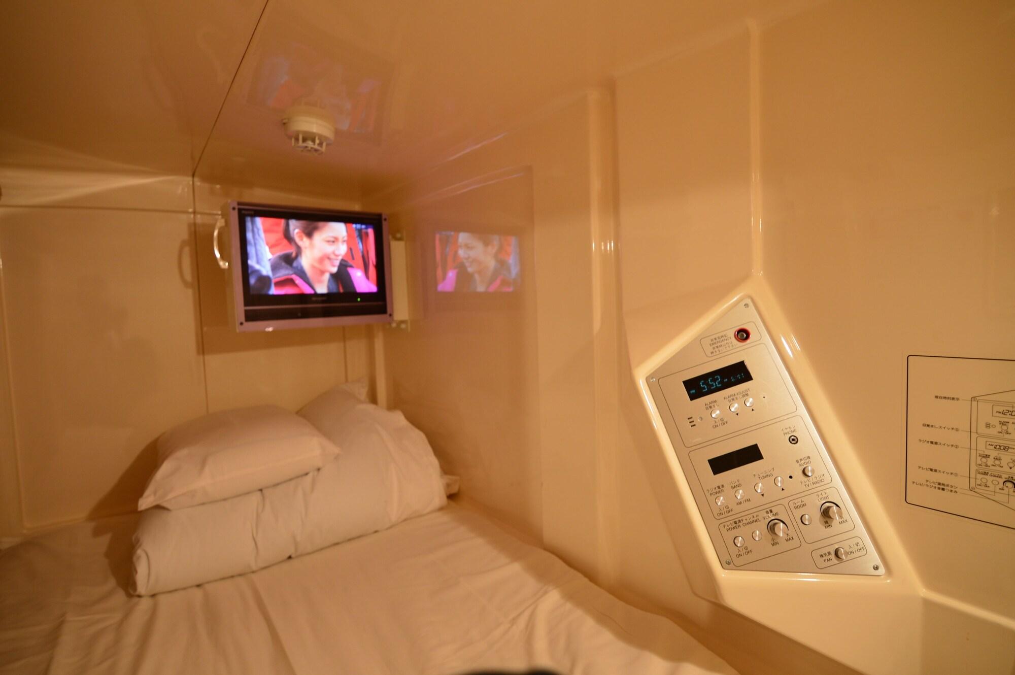 Capsule Inn Osaka - Caters To Men Exteriör bild