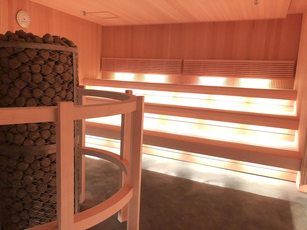 Capsule Inn Osaka - Caters To Men Exteriör bild
